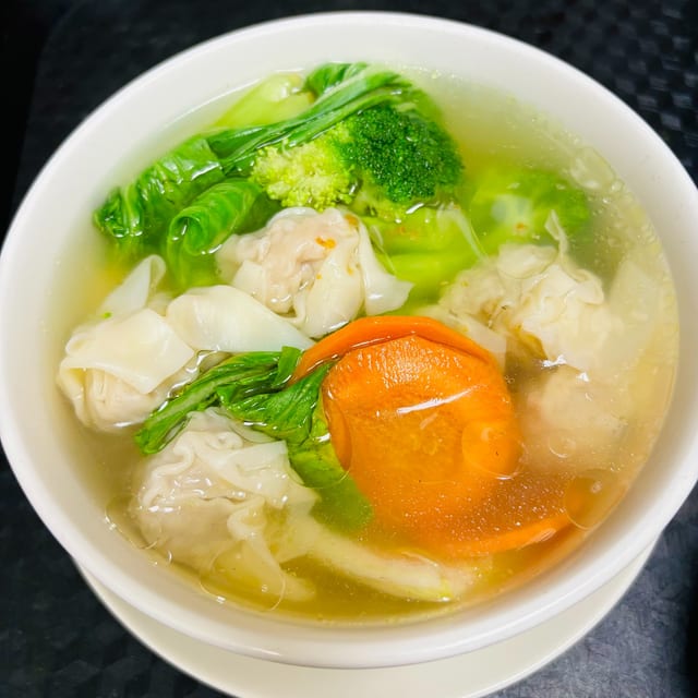 N8S. Mixed Shrimp & Pork Wonton Soup with Vegetables (Small).