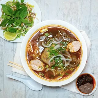 Sp5. Spicy Beef Noodle Soup (Bun Bo Hue)