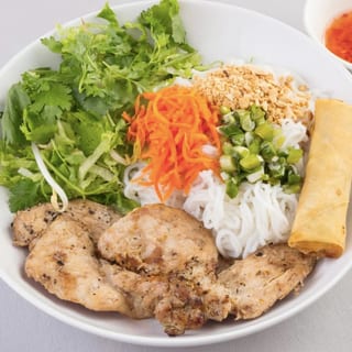 V3. Vermicelli with Grilled Chicken & Egg Roll