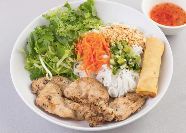 V3. Vermicelli with Grilled Chicken & Egg Roll.