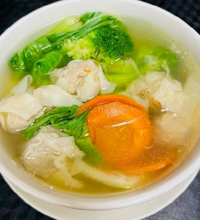 N8L. Mixed Shrimp & Pork Wonton Soup with Vegetables (Large).